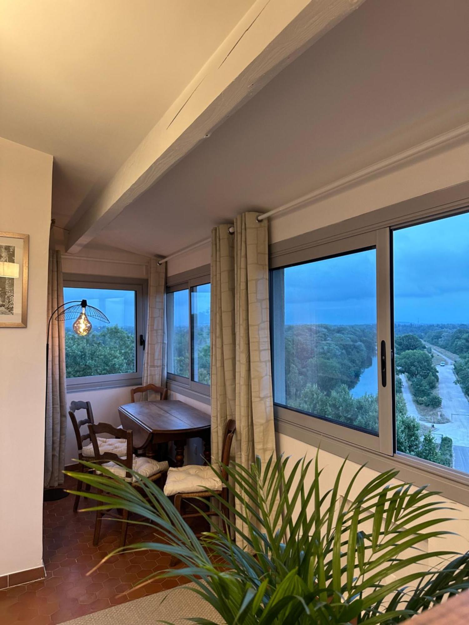 Charmante Petite Maison Avec Vue Panoramique, En Centre Historique, Proche D'Avignon, Ancienne, Renovee, Climatisee, Terrasse, Parking Public Gratuit Villeneuve-lès-Avignon Exterior foto