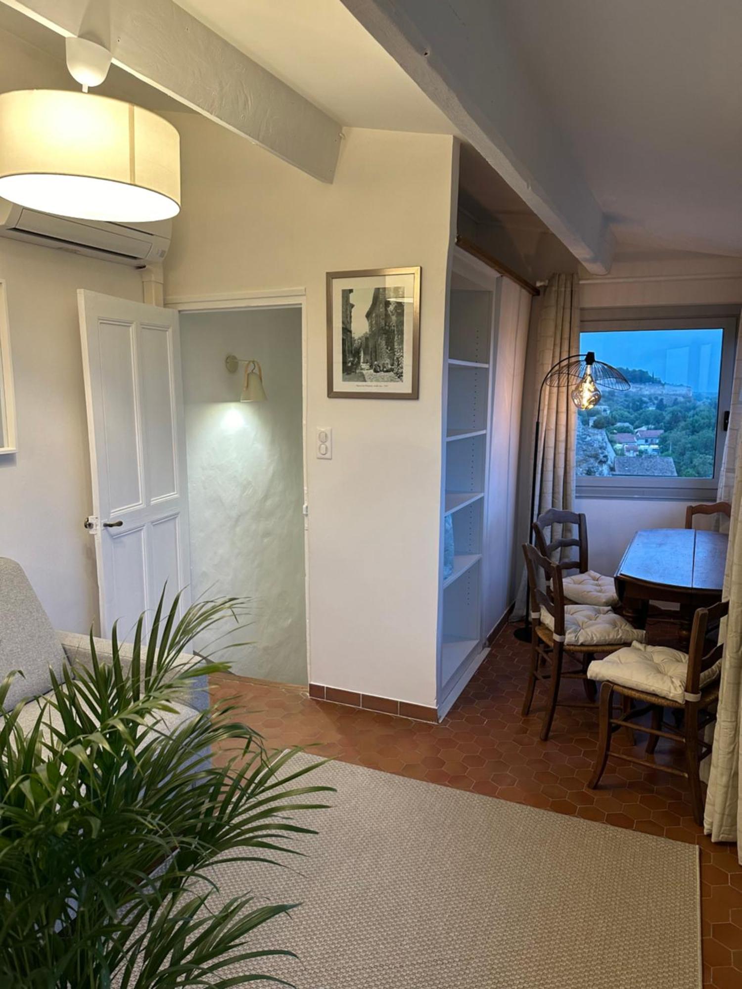 Charmante Petite Maison Avec Vue Panoramique, En Centre Historique, Proche D'Avignon, Ancienne, Renovee, Climatisee, Terrasse, Parking Public Gratuit Villeneuve-lès-Avignon Exterior foto