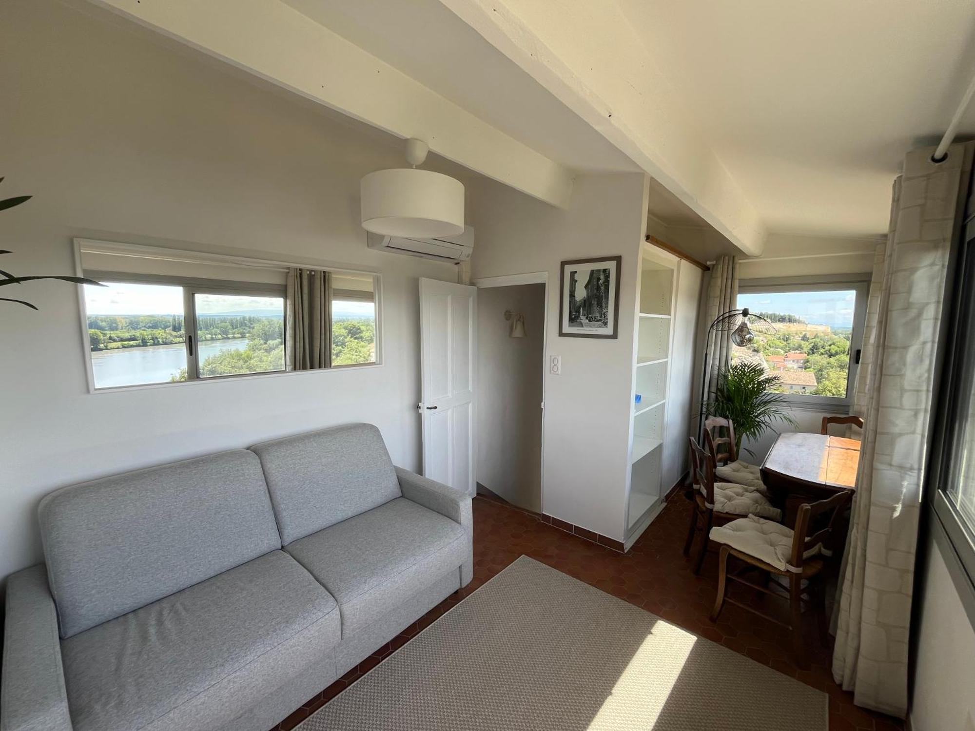 Charmante Petite Maison Avec Vue Panoramique, En Centre Historique, Proche D'Avignon, Ancienne, Renovee, Climatisee, Terrasse, Parking Public Gratuit Villeneuve-lès-Avignon Exterior foto