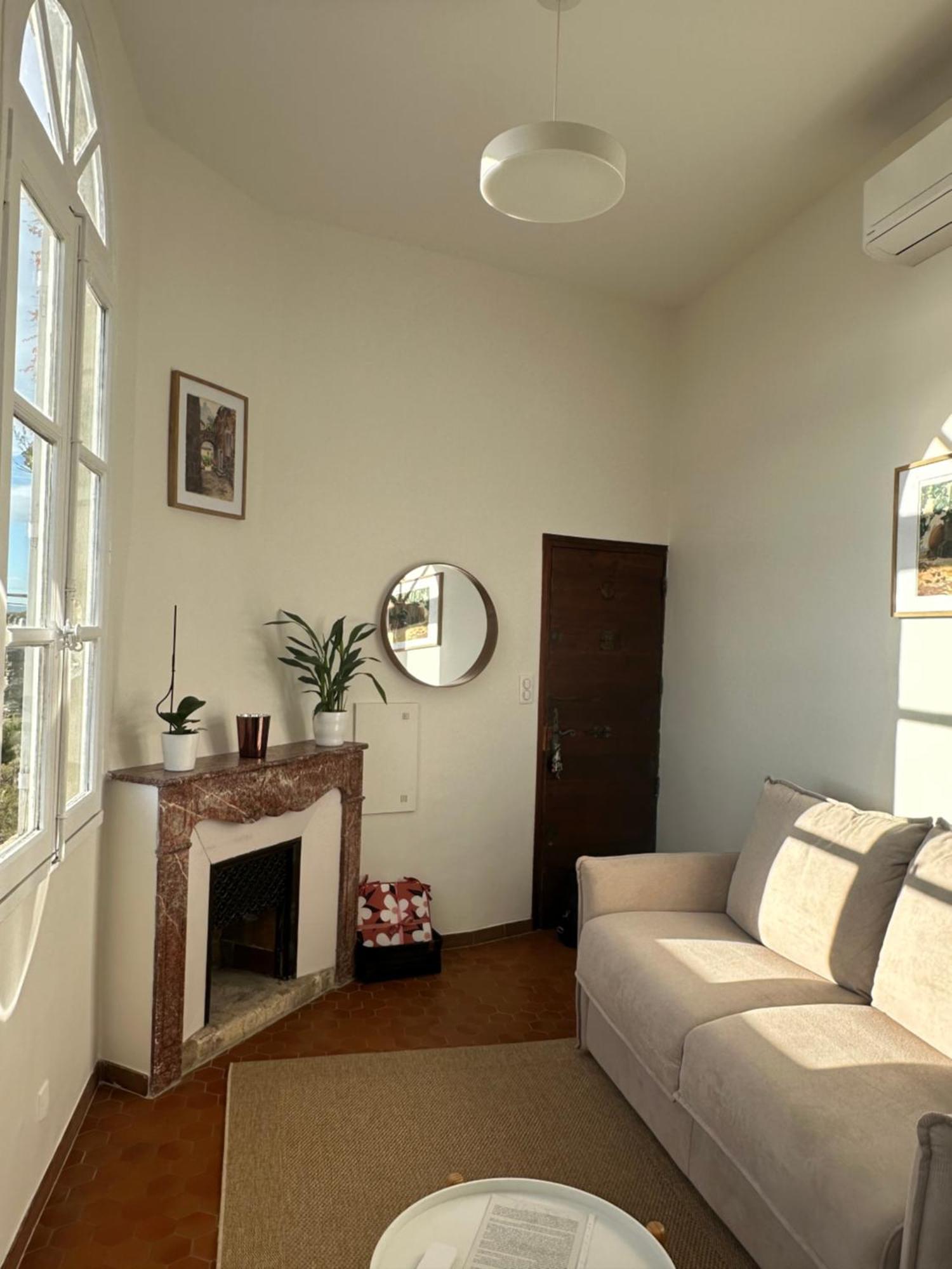 Charmante Petite Maison Avec Vue Panoramique, En Centre Historique, Proche D'Avignon, Ancienne, Renovee, Climatisee, Terrasse, Parking Public Gratuit Villeneuve-lès-Avignon Exterior foto