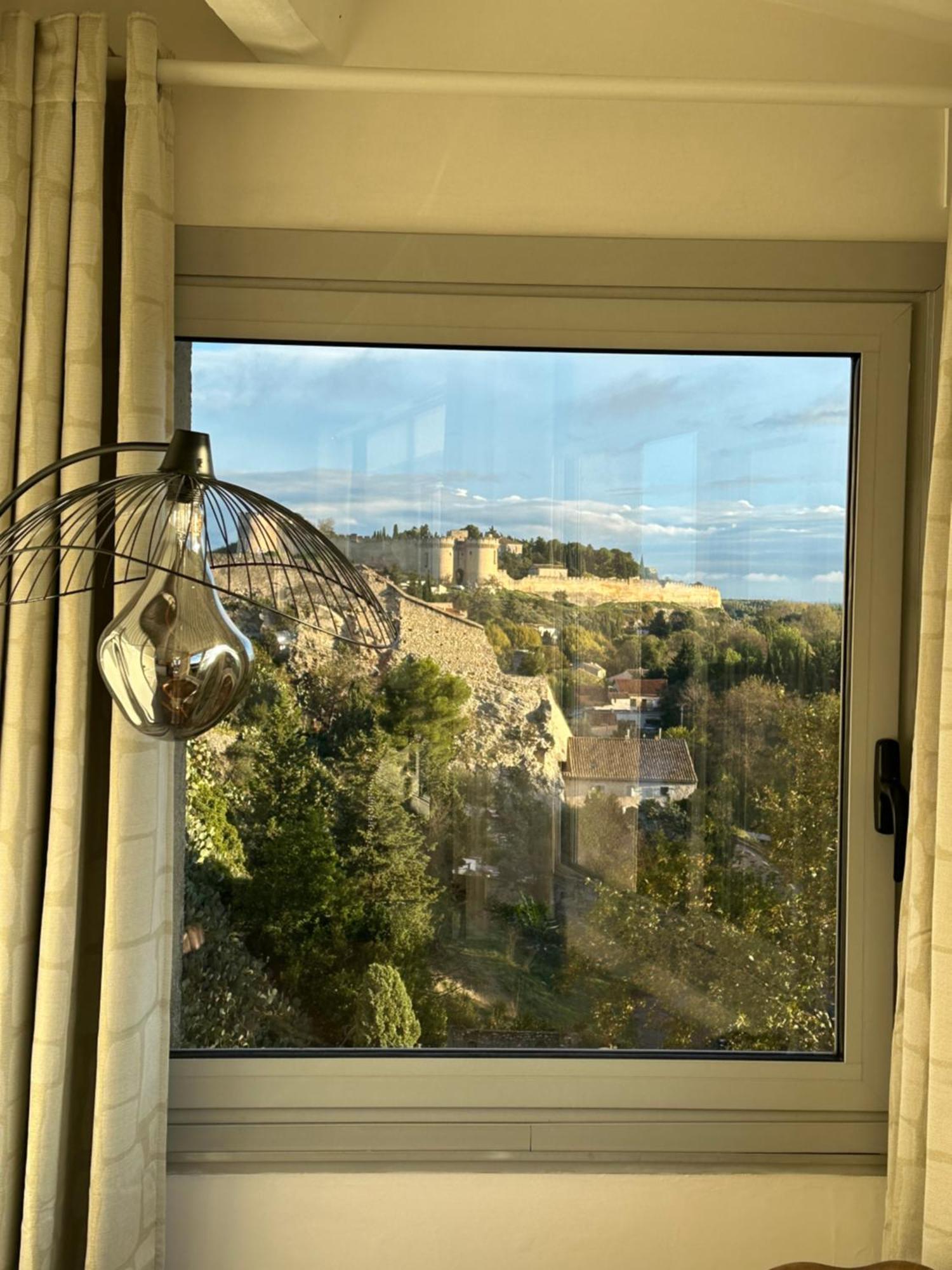 Charmante Petite Maison Avec Vue Panoramique, En Centre Historique, Proche D'Avignon, Ancienne, Renovee, Climatisee, Terrasse, Parking Public Gratuit Villeneuve-lès-Avignon Exterior foto